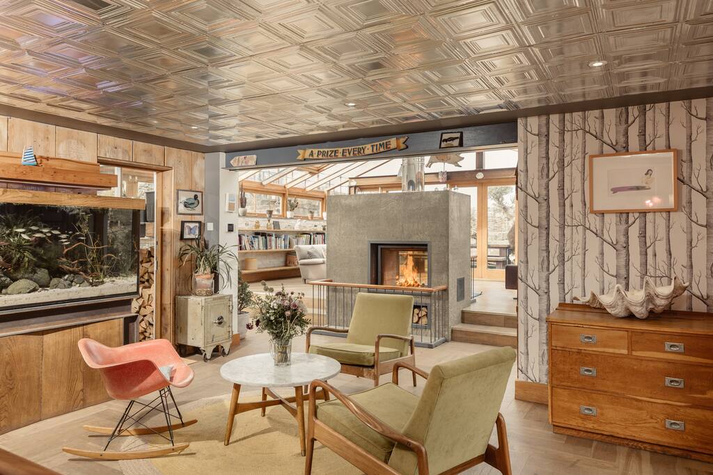 Reception through to the Sunroom / Living Room