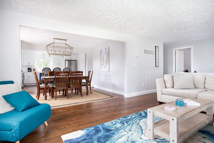 Take Paradise to the Beach! Newport East! gallery image 5