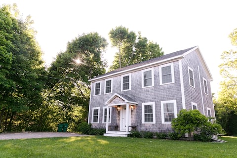 Vineyard Getaway! Spacious Home Walk to Oak Bluffs