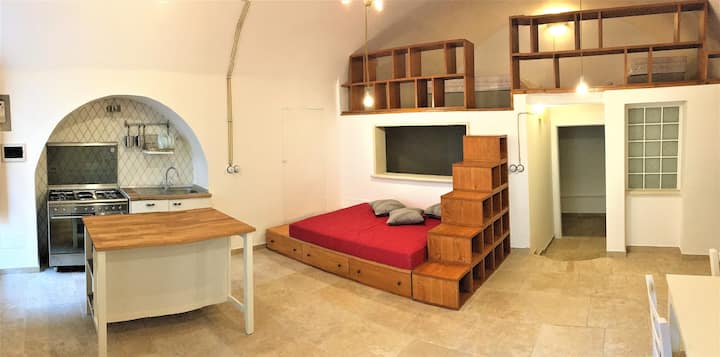 Opuštajući kutak i pogled na loft