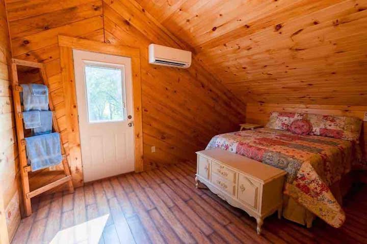 غرفة النوم الرئيسية - المستوى العلوي