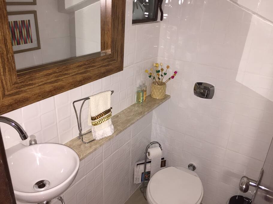 Photo 3: Lavabo / Lavatory