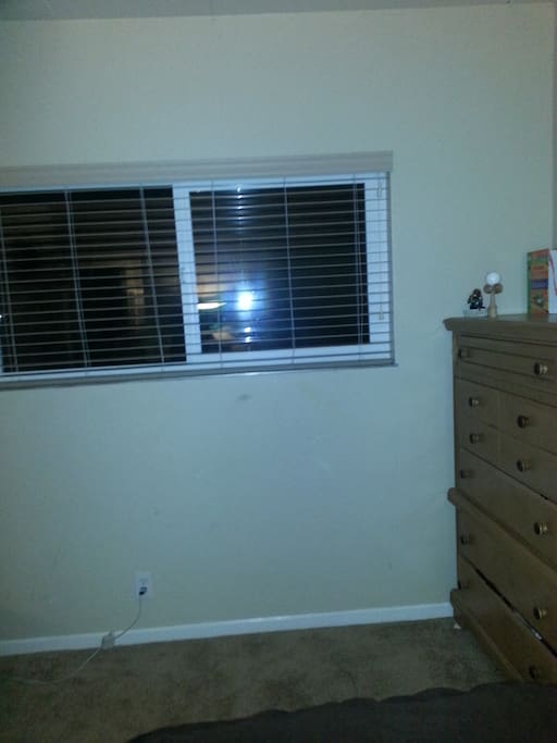 nice size window that bring plenty of natural lighting