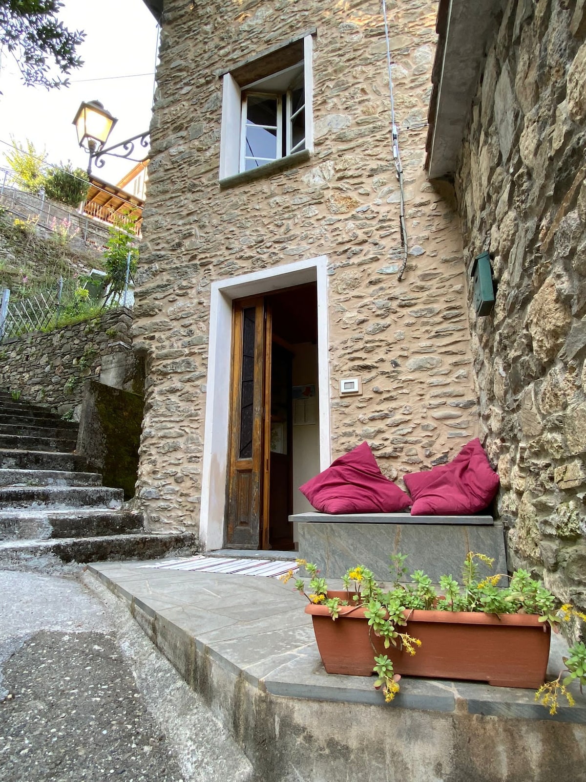 本 UNA CASA PFRFETTA イタリア 家事 Rocco's little house - Houses for Rent in Farnocchia