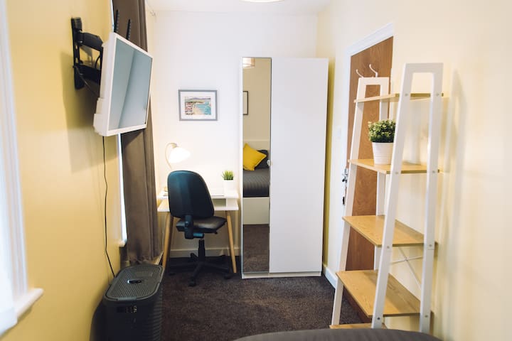 Barrow Contractor Rooms managed Airbnb listing 2
