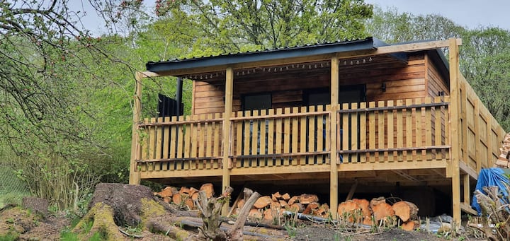 Secluded garden lodge with free parking.