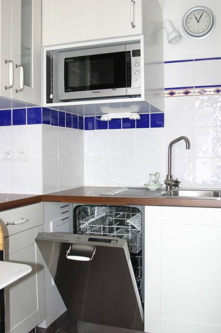 CUISINE EQUIPEE LAVE-VAISSELLE ET FOUR MULTI FONCTIONS
