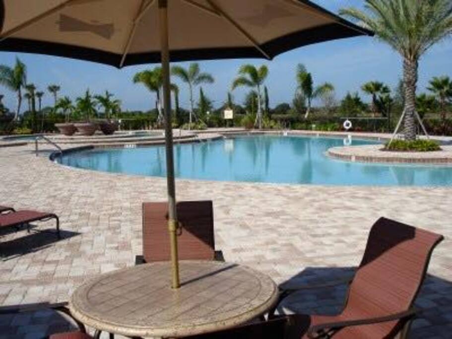 Luxurious Resort Style Pool