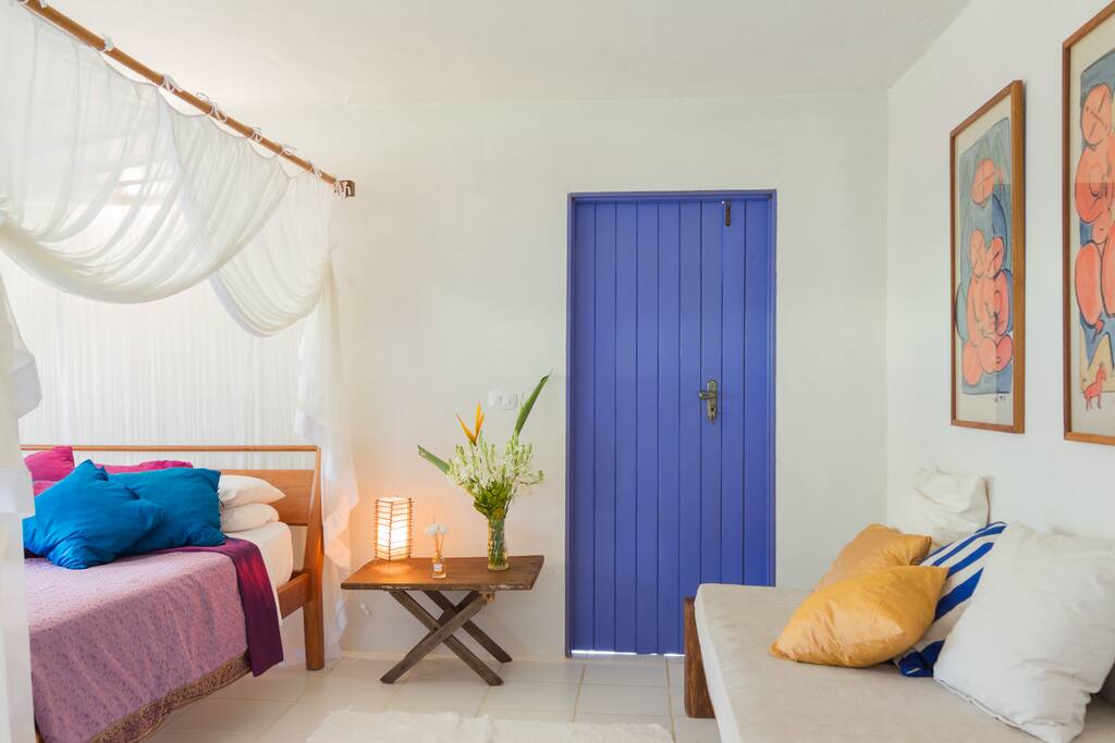 Quarto nº 1: além da cama queen, tem um sofá cama também!