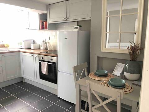 Beautiful, renovated 1 Bedroom Cottage.