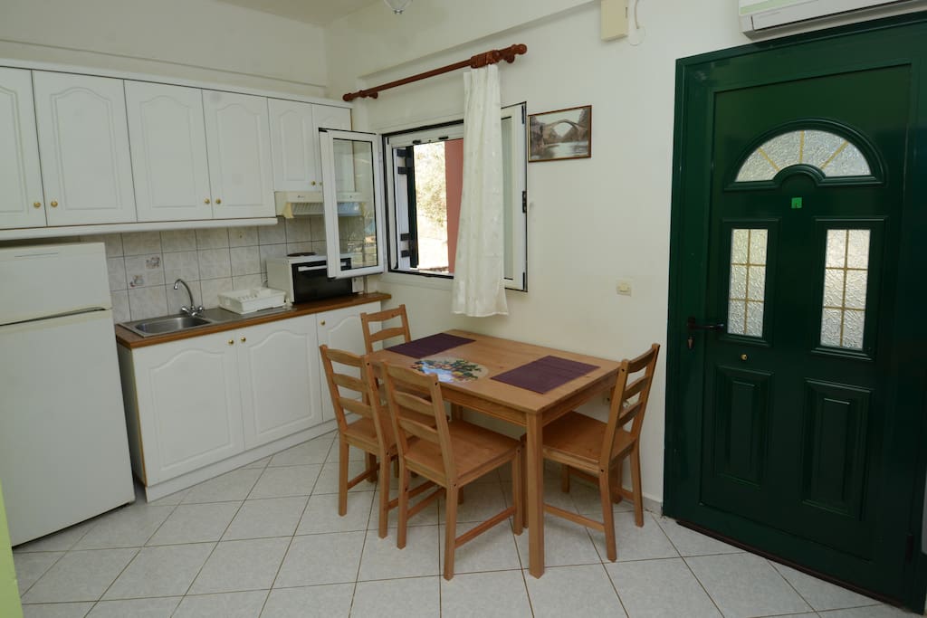 Dining Table / Kitchen
