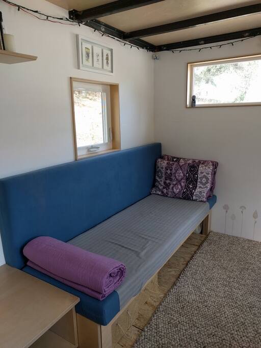 Sofa / bed, sleeps 2