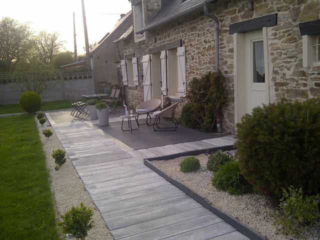 Studio in detached house with garden
