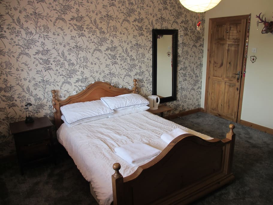 Bright, airy, double bedded room with en-suite shower room