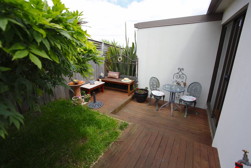private guest courtyard