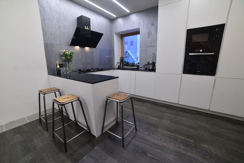 Fully equipped and modern kitchen (1st floor)