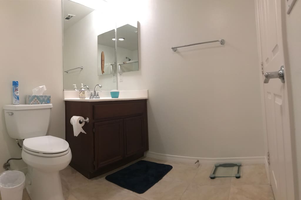 Includes everything you need. Towels, shampoo/conditioner, etc.