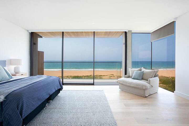 Luxury Beach House with direct Beach Access gallery image 3