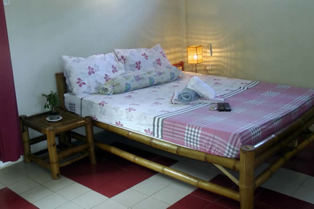 Bedroom with queen size bed