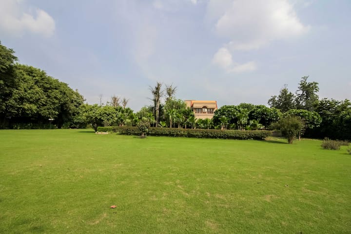 Listing in New Delhi