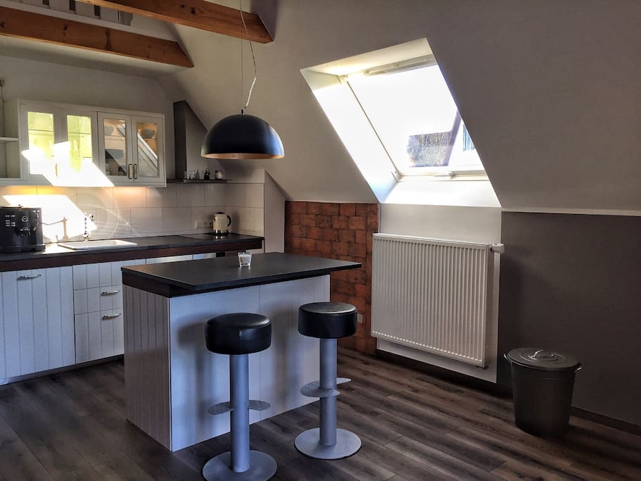 Neue Küche mit Spülmaschine, Backofen, Kühlschrank + 2+ Sitzplätze