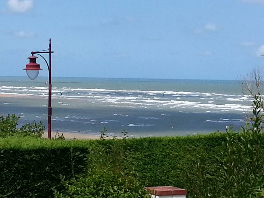 la plage vue du jardin