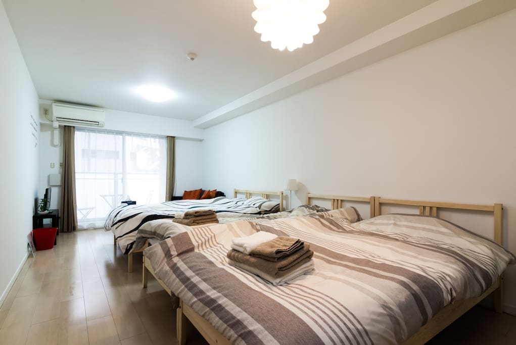 ※Newly built apartment※
1 Double size bed(140cm×200cm),2 single bed(90cm×200cm),three-quarter sofa bed(120cm×180cm)
