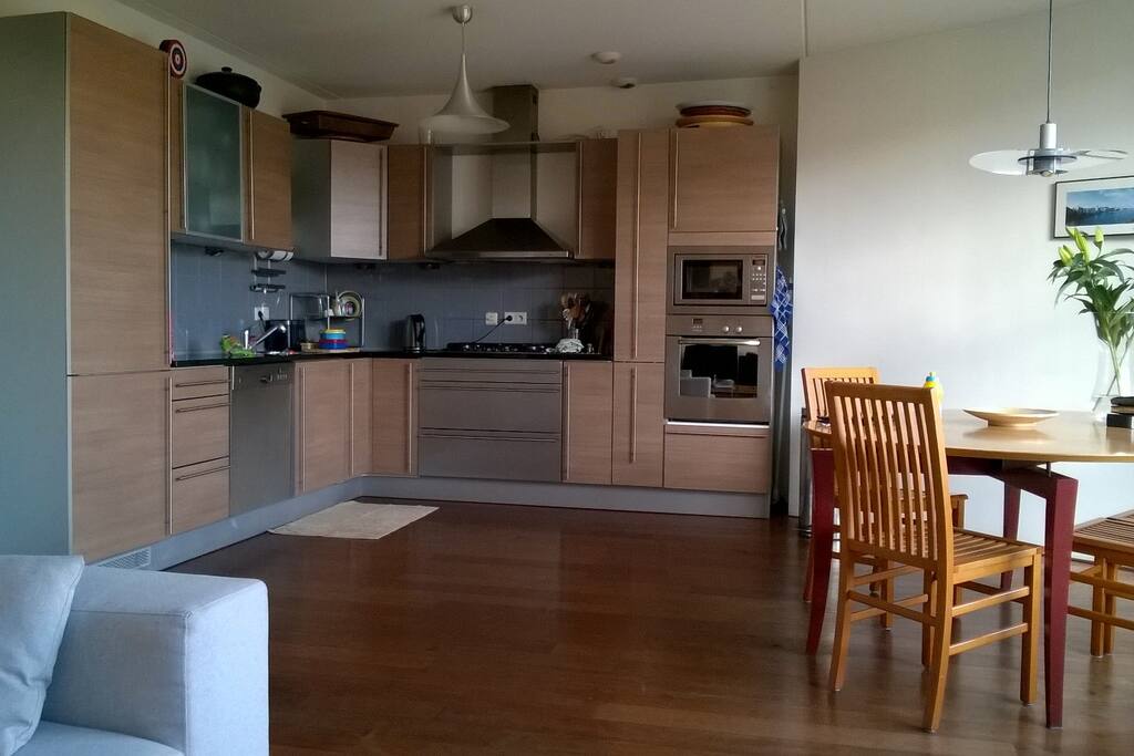 Kitchen and dinnertable