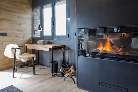 Luxury Alpine 3BR Residence with Hot Tub