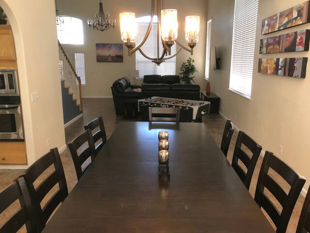 Spacious and beautiful crowd pleaser! gallery image 4