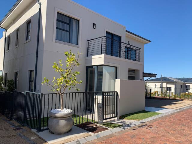 Stylish stay in the vineyards ~ 16 Songbird ! gallery image 2