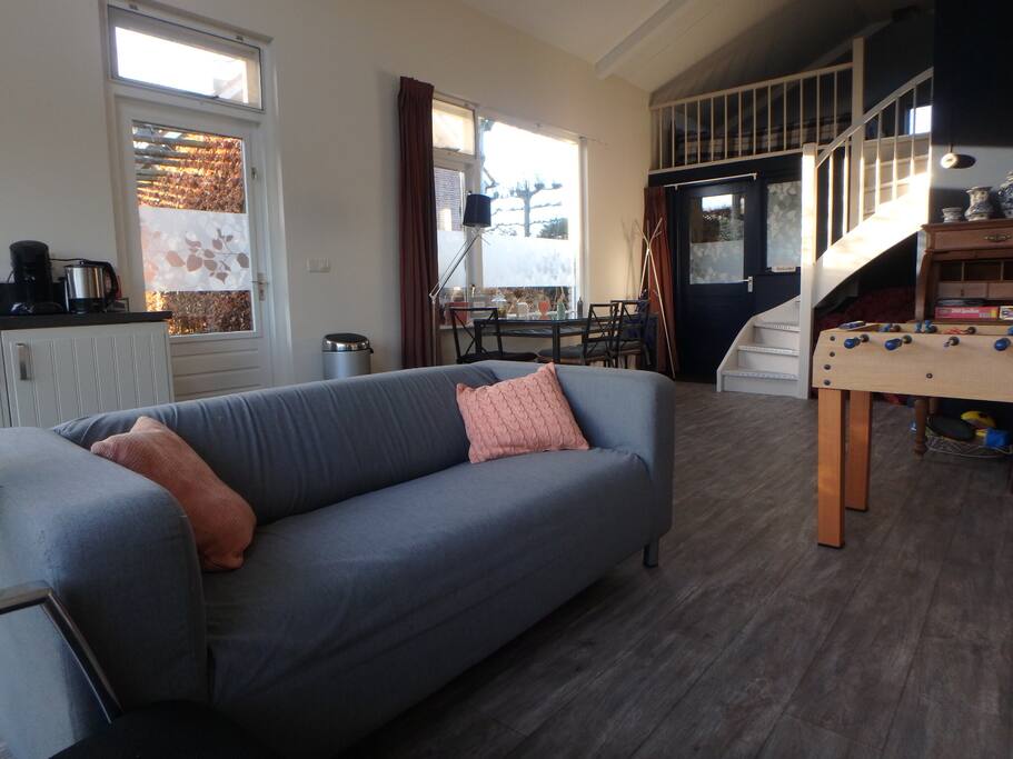Ruime zithoek / Spacious seating area