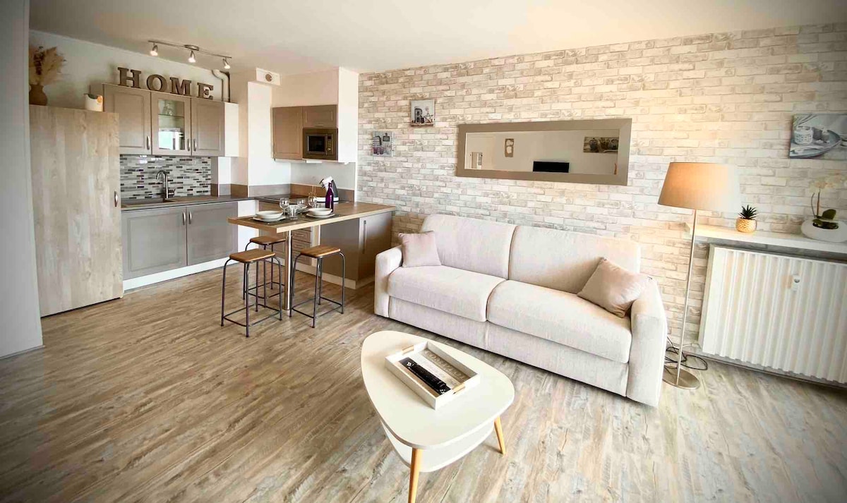 Leistungsstarkes Airbnb: Studio 35 m2, Sea View, Air Conditioning, Close to Beach/Sanary in Six Fours Les Plages