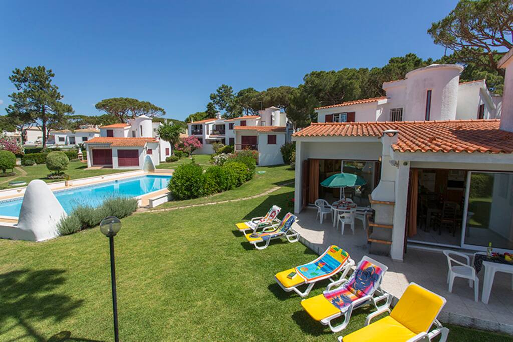 6 sun loungers allocated to the unit