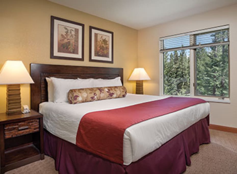 This picture does not show the specific unit being rented. The unit rented will be based on which units are available upon check-in. These pictures are meant to show the property and an example of the room style and décor.