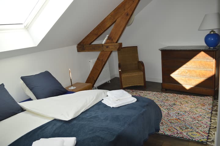 رقم 1. غرفة نوم كبيرة مع حمام. 