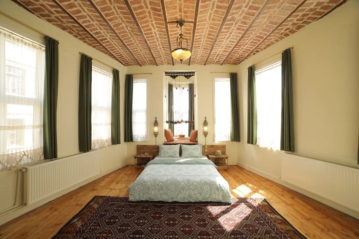 Stunning 5 Bedroom Sunlit Apartment Galata