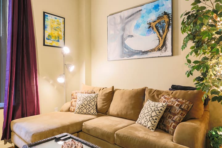 Art Gallery - A/C - New Queen Bed - Pike Place