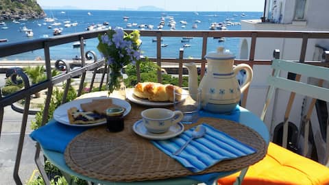 Popular Airbnb listing: Turquoise House in Ischia
