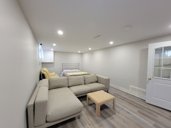3 Bedroom, Kitchen, Laundry, Separate Entrance - Markham
