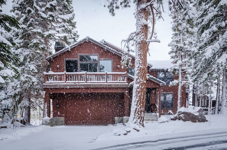 mammoth ski-in / ski-out 5-bedroom home - houses for rent in mammoth