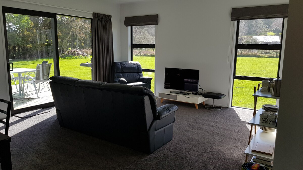 Popular Airbnb listing: Relaxing escape in warm, modern, eco-home in Bay Of Plenty