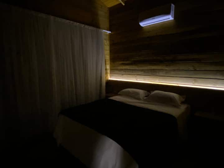 Iluminación desde la segunda habitación encantadora como toda la casa.