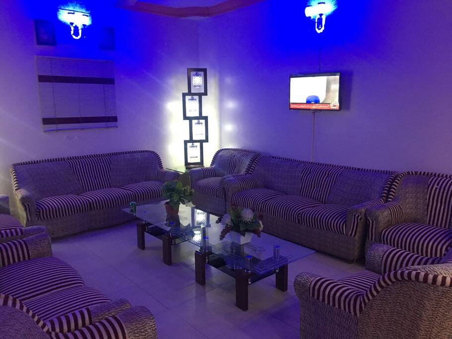 LOUNGE 1