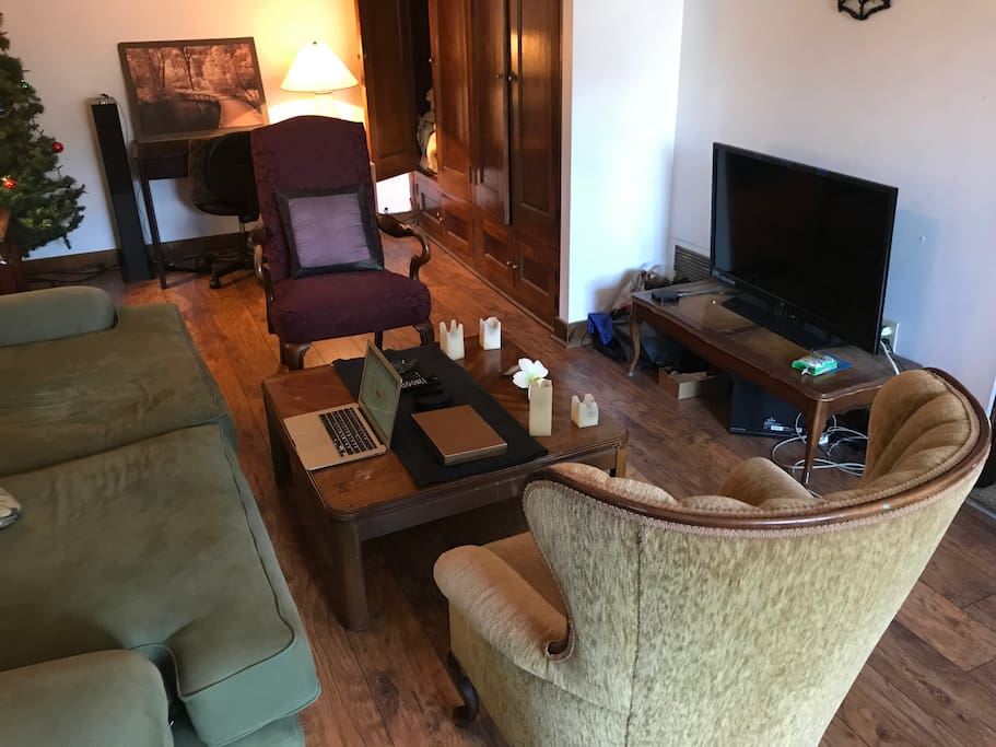 Lots of sunlight and Apple TV, Netflix, HBO is included