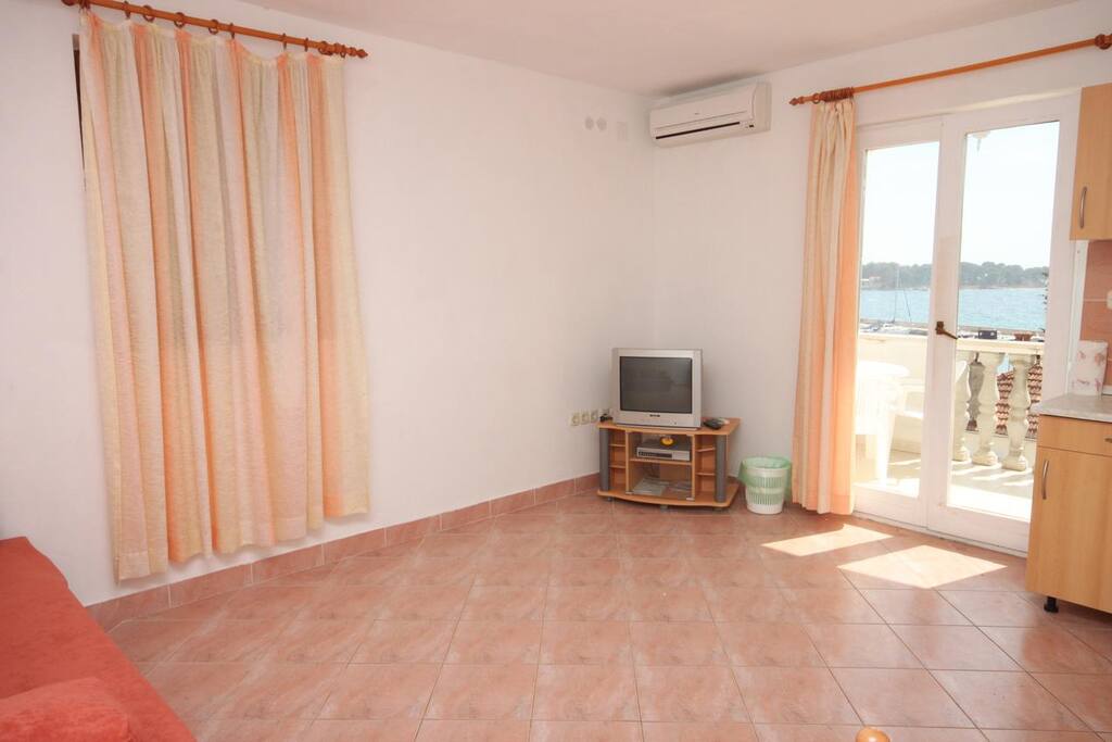 Living room, Surface: 12 m²