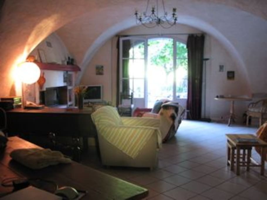 Le salon dans l'ancienne bergerie