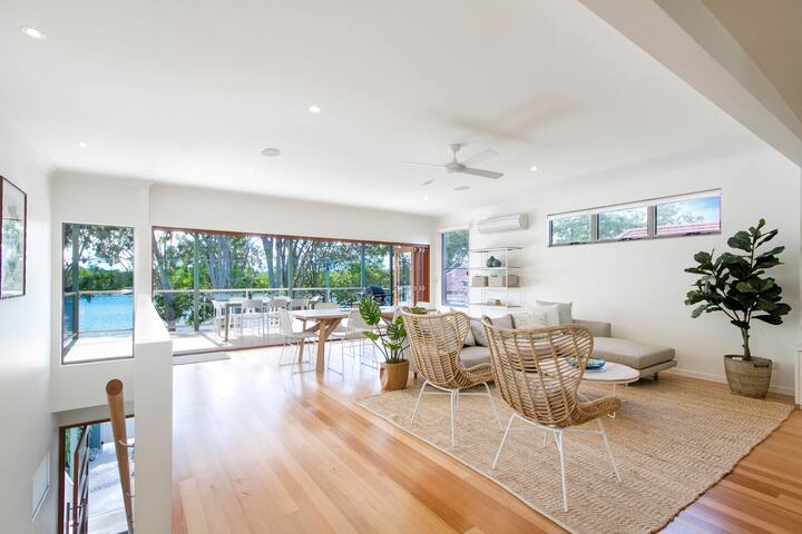 Tranquil & Modern Riverside Getaway gallery image 2