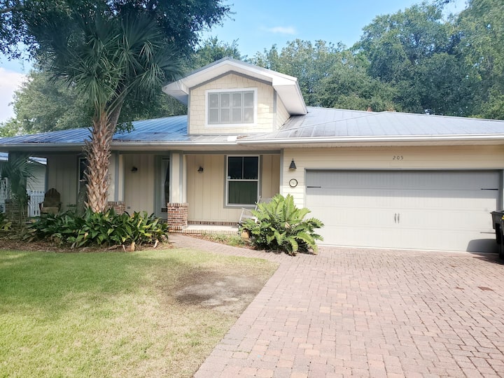 Spacious and Comfy House by the Beach! Houses for Rent in Fort Walton Beach, Florida, United