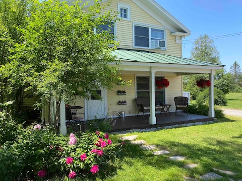 Shelburne Carriage Barn| SAUNA | 2 Full Baths